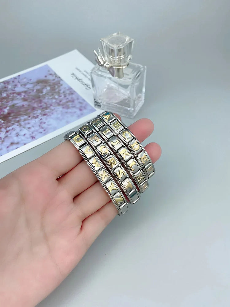 Hapiship 2024 nueva moda 26 letras en inglés eslabones de encanto italiano aptos para pulsera de acero inoxidable de 9mm hacer joyería de mujer DJ110
